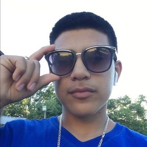 Meet your Posher, Luis